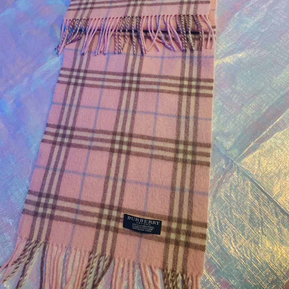 Burberry scarf pink